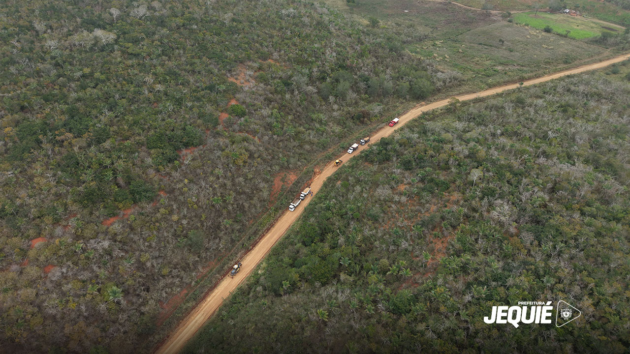 Prefeitura de Jequié amplia obras de recuperação de estradas vicinais e leva melhorias à região da Barraquinha, no distrito de Monte Branco
