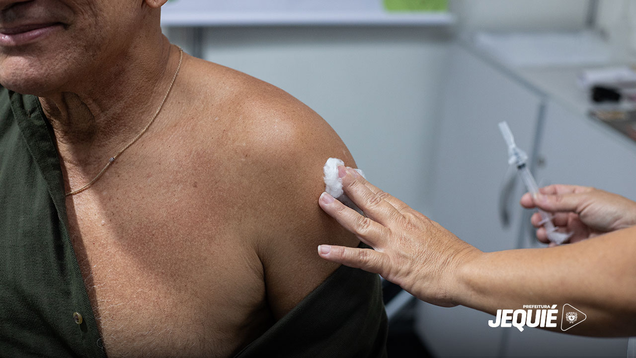 Prefeitura de Jequié amplia vacinação contra gripe durante Trezenário de Santo Antônio e Vila Junina, reforçando estratégias de prevenção às síndromes respiratórias