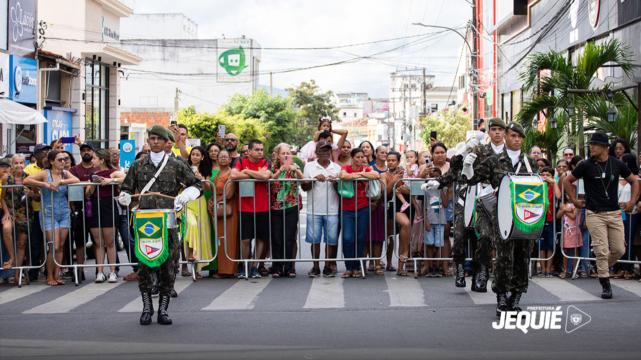Prefeitura de Jequié, forças de segurança e entidades civis locais celebram o 7 de Setembro com desfile cívico-militar