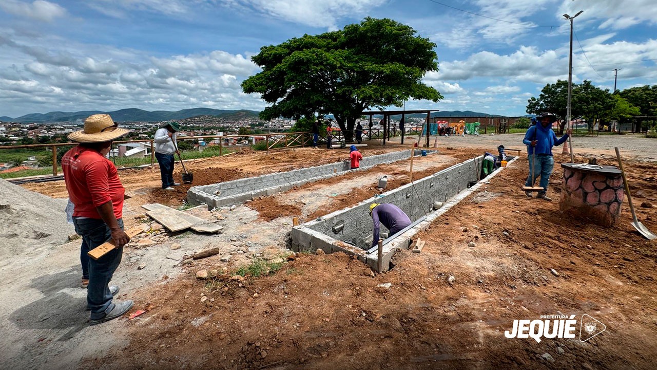 Prefeitura de Jequié inicia instalação de fonte luminosa interativa no Alto da Prefeitura