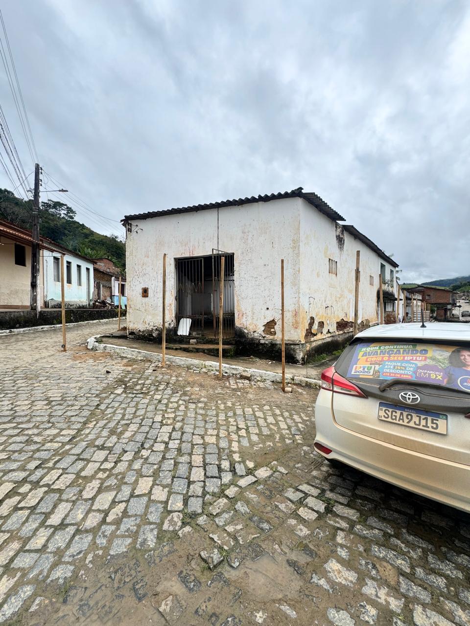 CONTRATAÇÃO DE EMPRESA ESPECIALIZADA PARA REFORMA E REQUALIFICAÇÃO DO AUDITÓRIO ANEXO DO CENTRO DE EDUCAÇÃO INFANTIL JARBAS PASSARINHO, LOCALIZADO NO DISTRITO DE ITAIBÓ, JEQUIÉ-BA